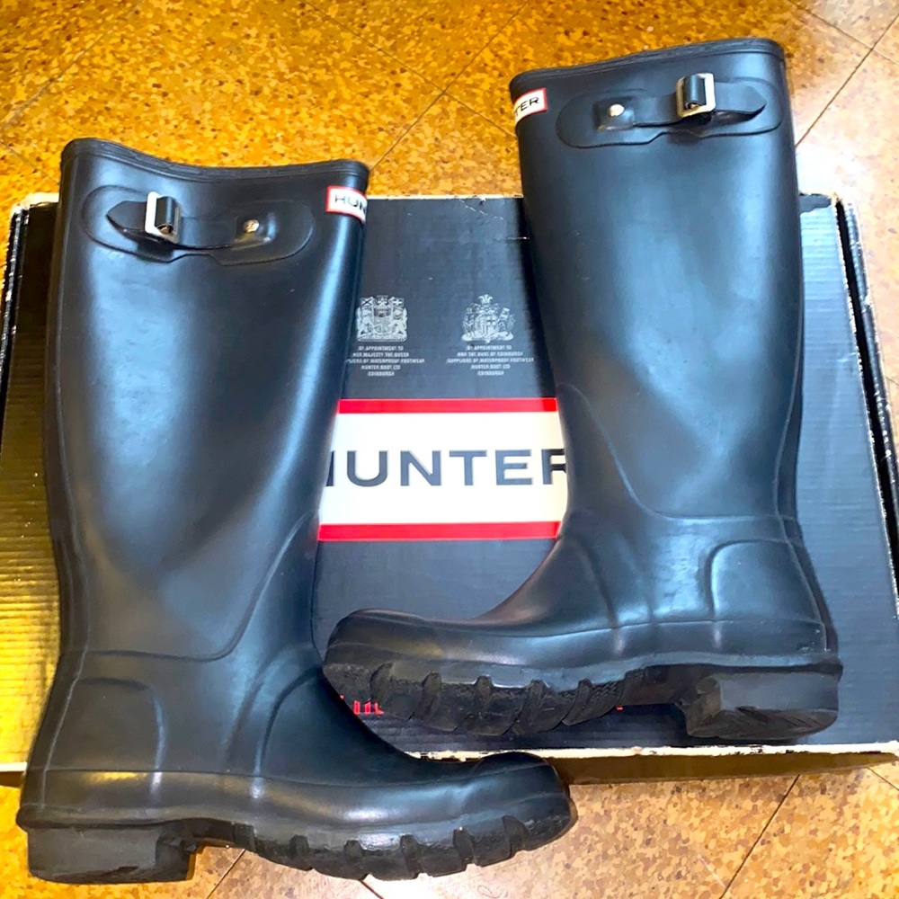 Hunter Navy tall rain boots. Size US 6 EU 37 UK 4